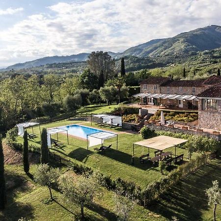 Accogliente Alloggio Con Vista E Piscina Лука Екстериор снимка