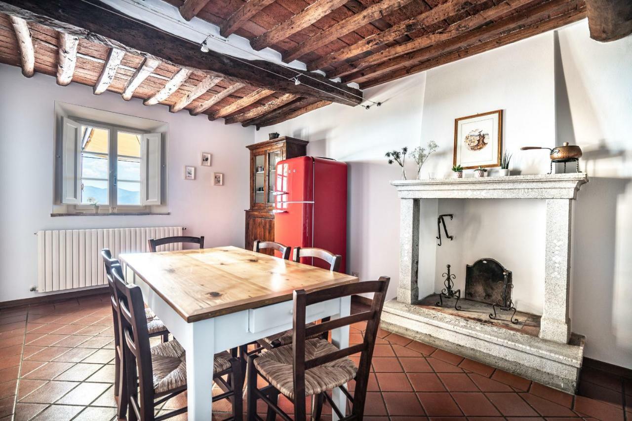 Accogliente Alloggio Con Vista E Piscina Лука Екстериор снимка