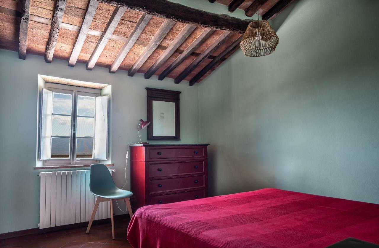 Accogliente Alloggio Con Vista E Piscina Лука Екстериор снимка