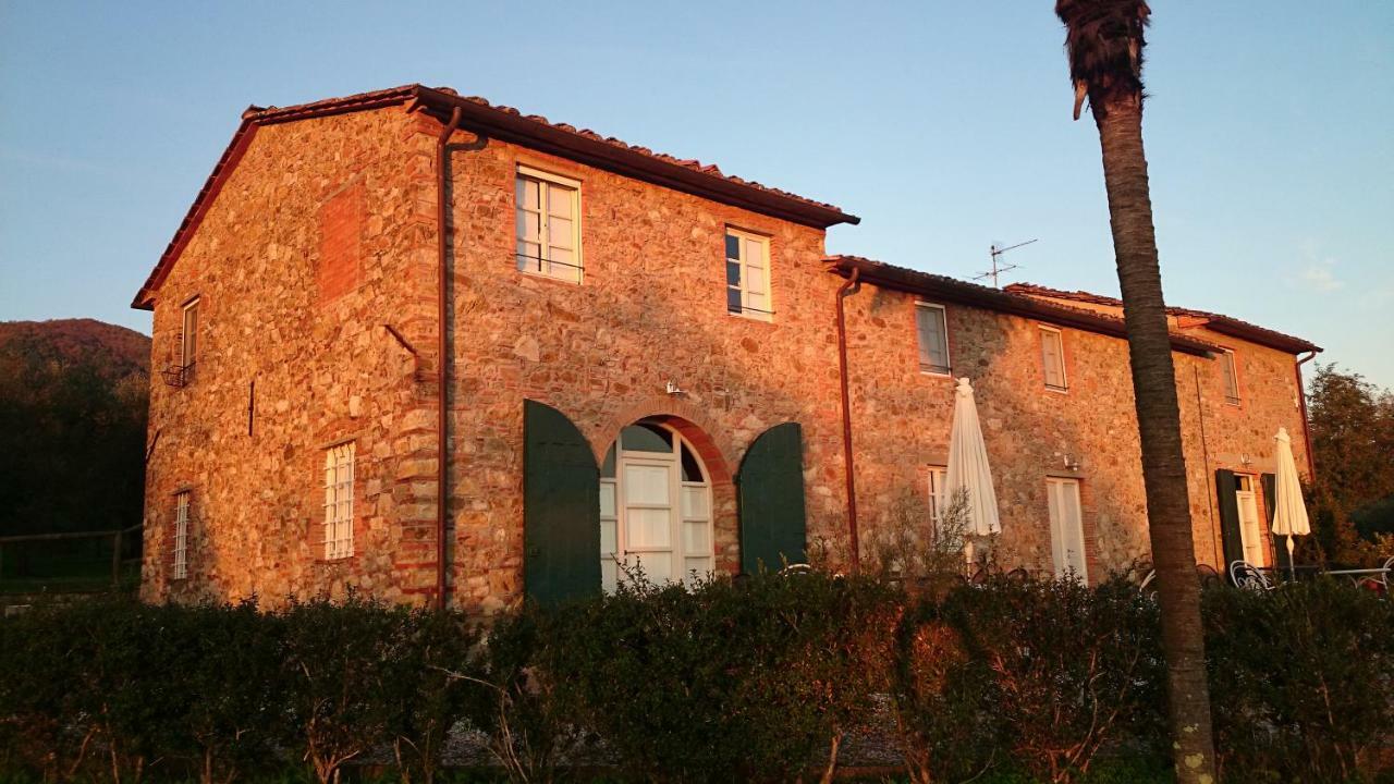 Accogliente Alloggio Con Vista E Piscina Лука Екстериор снимка